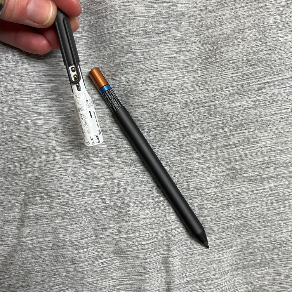 Brand new Microsoft Surface 2nd generation Pen - Picture 2 of 4